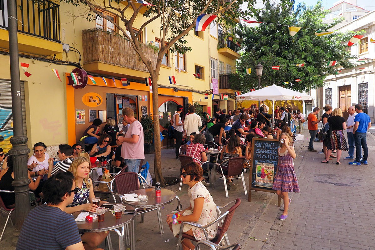 People enjoying life in a café in Valencia