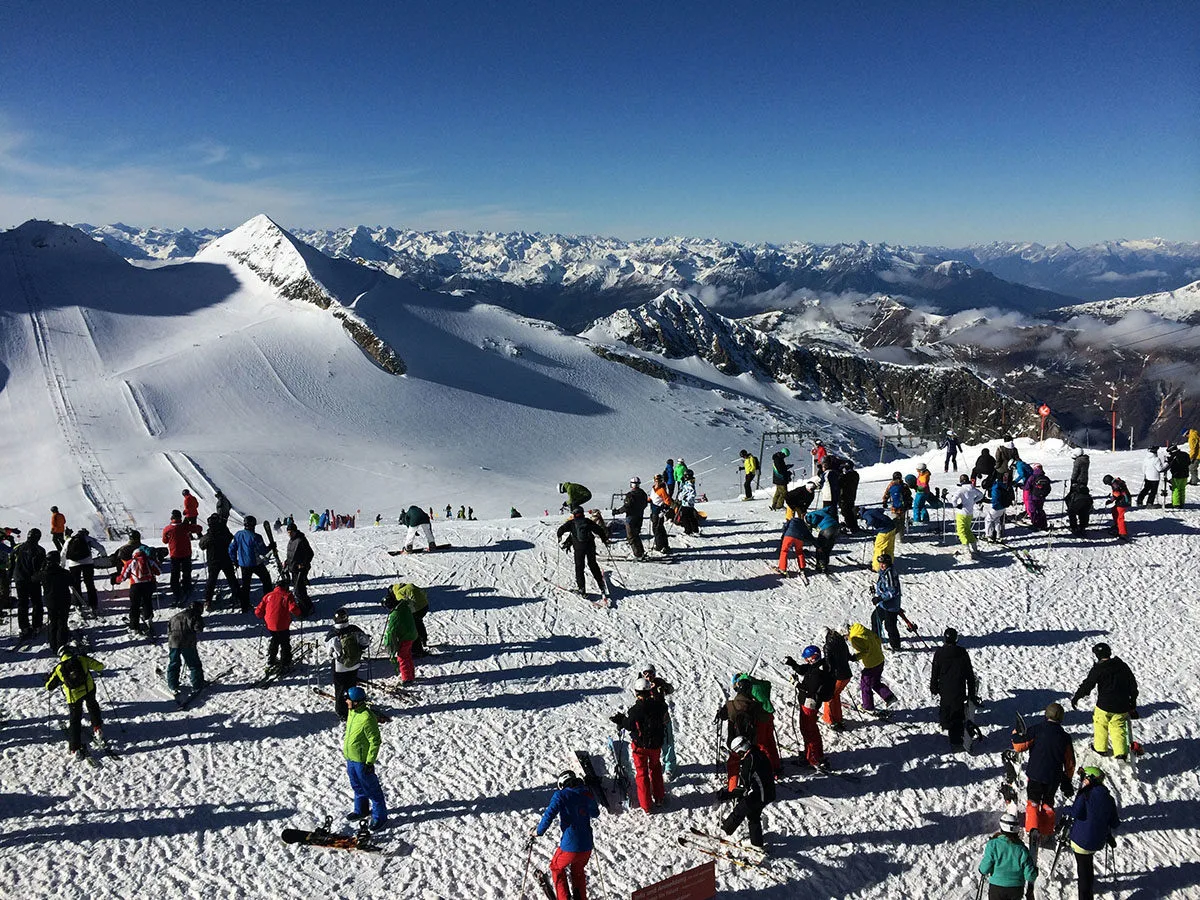 Crowded top of Hintertux glacier