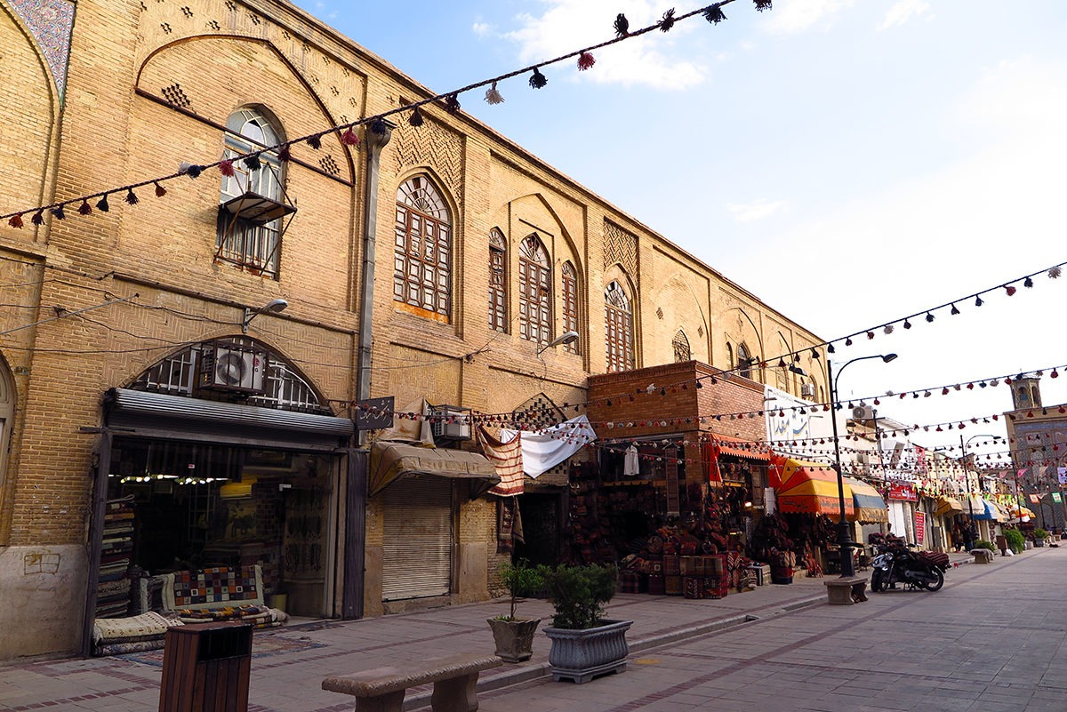 One of Shiraz' calmer streets.. so pleasant!