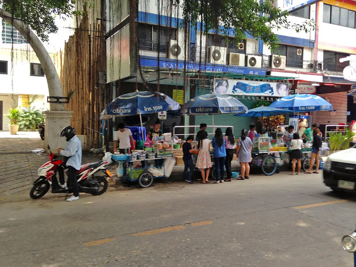 The stall with the most people waiting is usually the best one. Just start lining up :) - street food in Bangkok