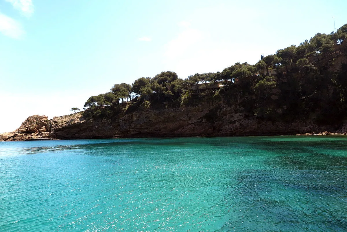 Just a few kilometres away, turquoise water in a bay near Lloret (as seen from the catamaran!)