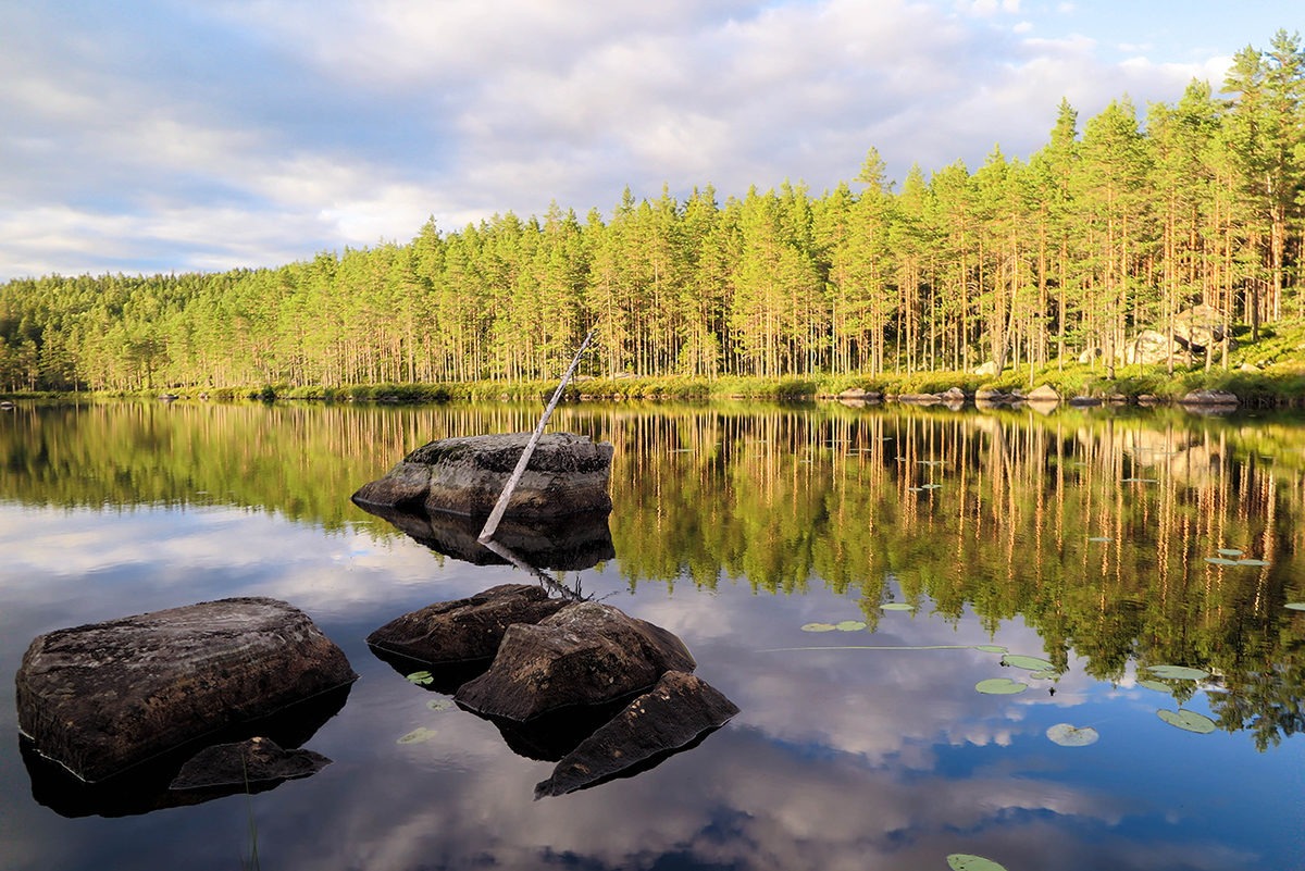 The most beautiful lake you can have a dinner by, especially in the golden hour! www.travelgeekery.com