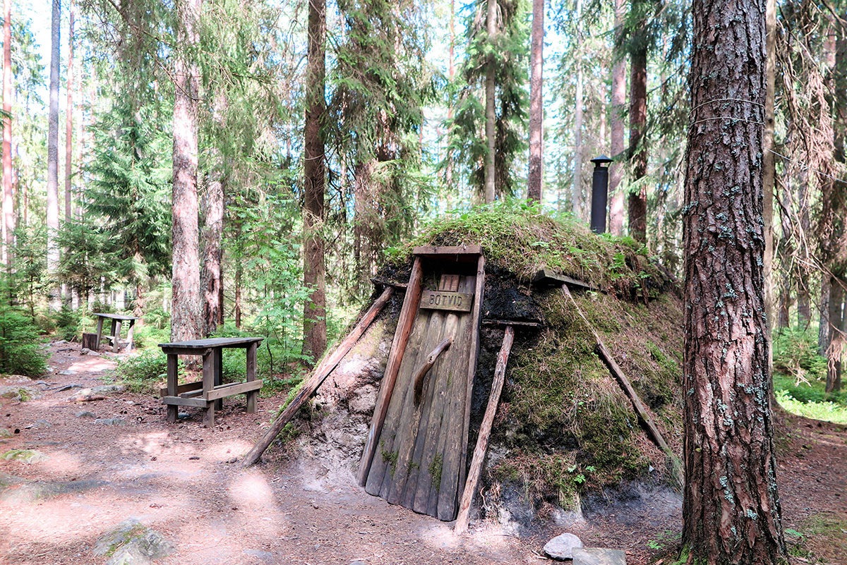 One of the twelve huts at Kolarbyn www.travelgeekery.com