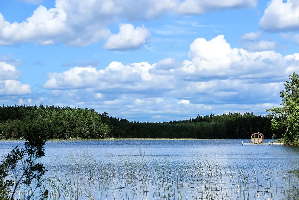 A gorgeous lake and a floating sauna near Kolarbyn Huts www.travelgeekery.com