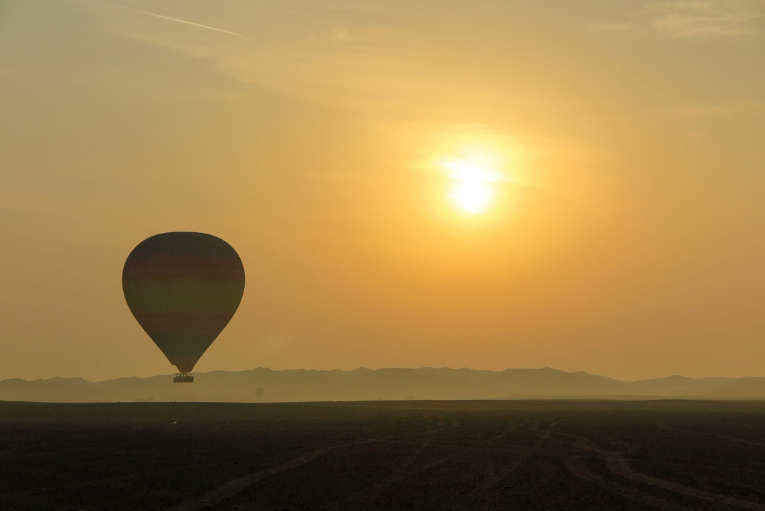 Dreamy views of the other balloon and the gorgeous sunrise in Dubai desert