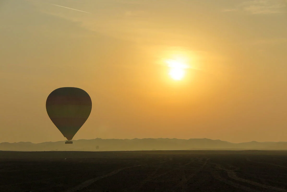 Dreamy views of the other balloon and the gorgeous sunrise in Dubai desert