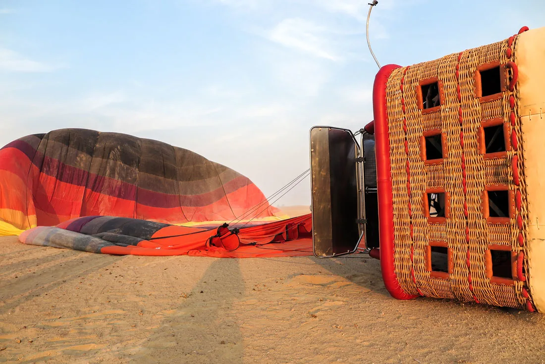 Smooth landing of a hot air balloon in Dubai