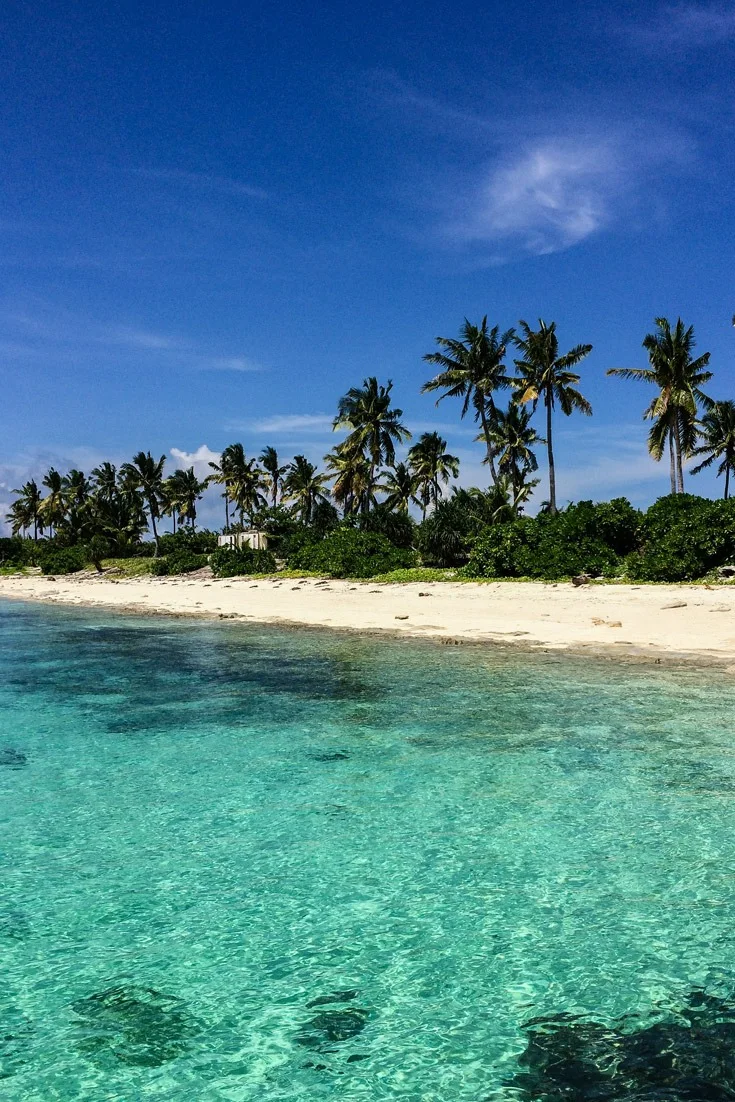 Welcome to one of the most beautiful spots on the planet: Kalanggaman Island in the province of Leyte, Philippines. This islet features white sand beaches, a gorgeous long sandbar, pristine turquoise water and lush coconut palm trees! It's a real gem of a find. See all the amazing the island has to offer + practicalities how to get there.