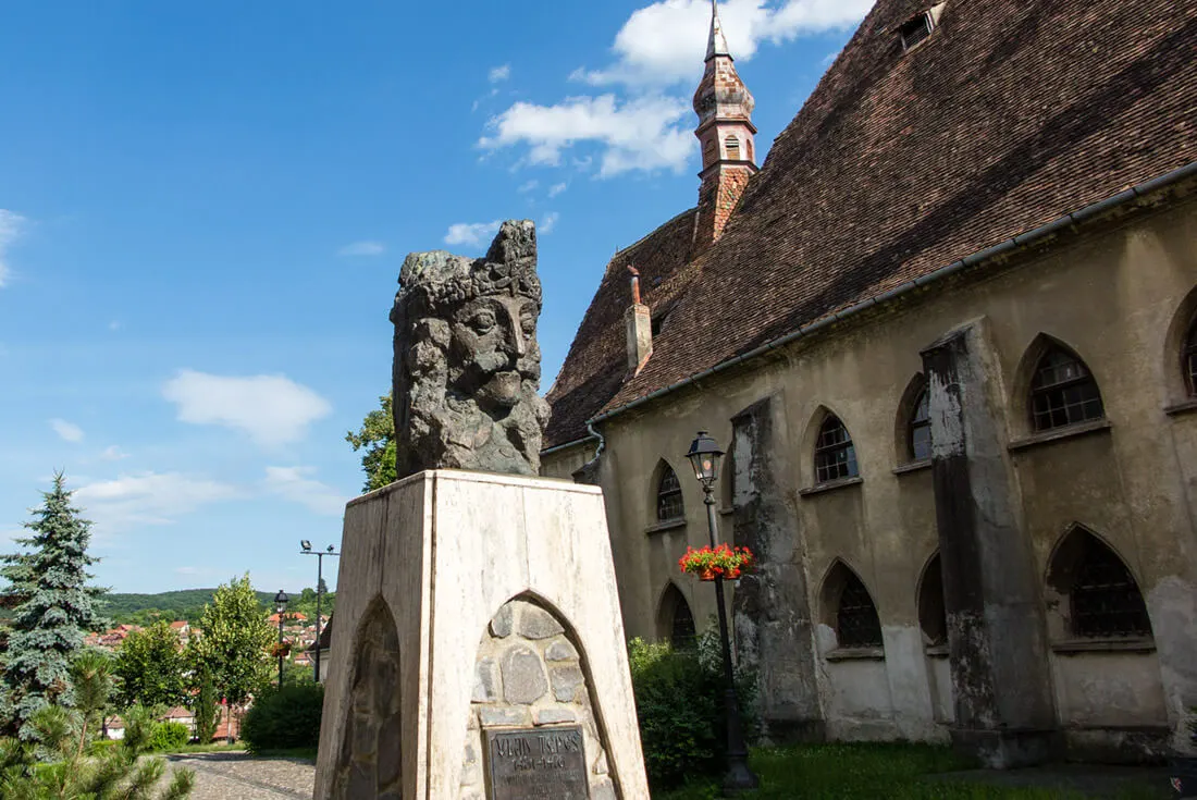 Bust of Vlad Tepes (a.k.a. Dracula) and an old Dominican church with its characteristic windows.