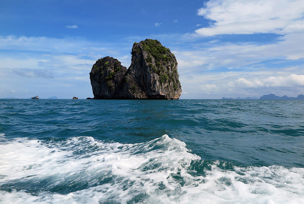 Koh Lanta activities: going on an island hopping tour