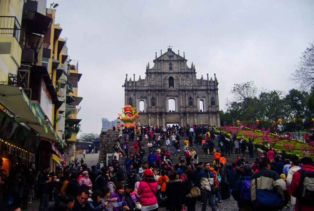 What to see in Macau: Saint Paul's Church (and the crowds of people)