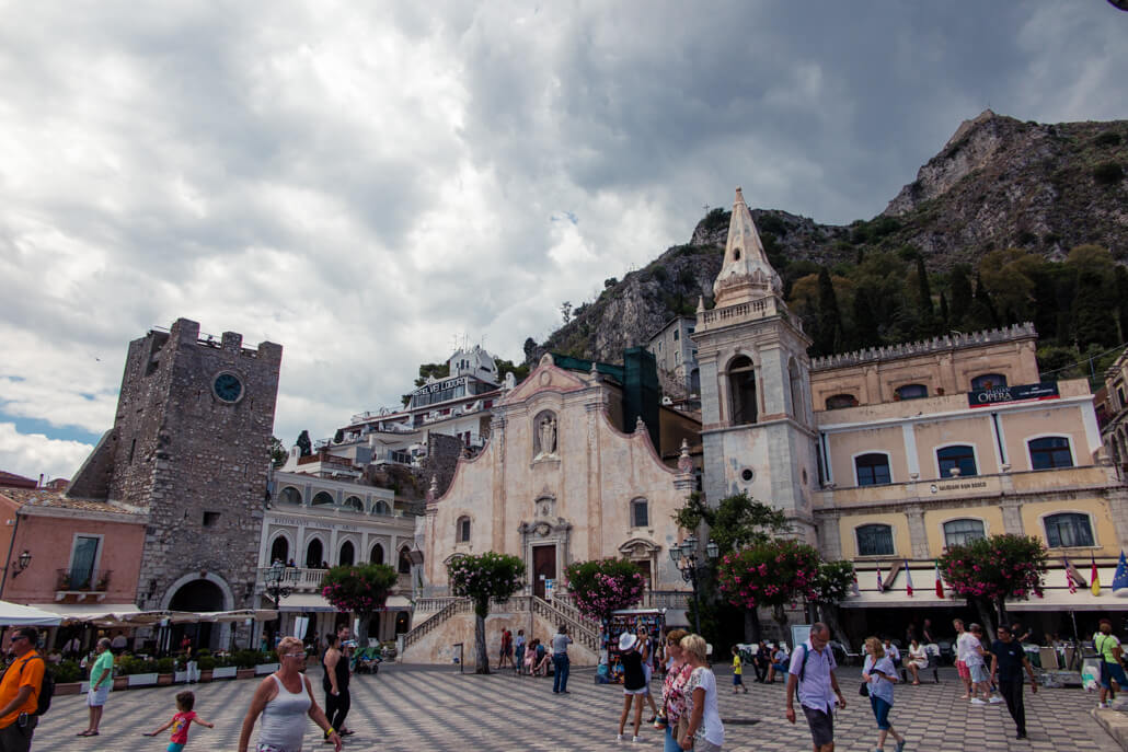  Piazza IX Aprile Schloss und Chiesa di San Giuseppe Taormina