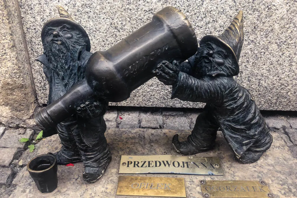 Statue of drunk dwarfs in Wroclaw