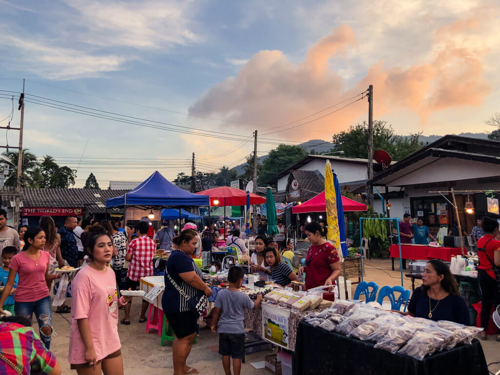 Sunday market in Chaloklum