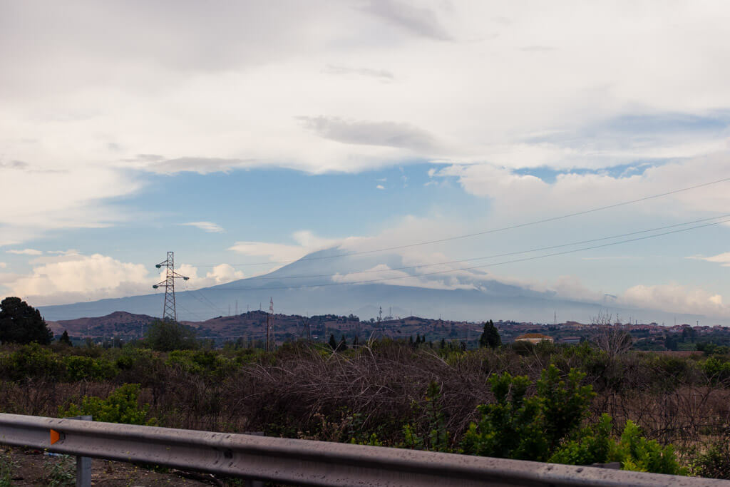 Steaming Mount Etna (vulcano)