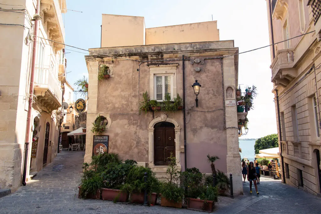 Cute little streets of Siracusa, Sicily