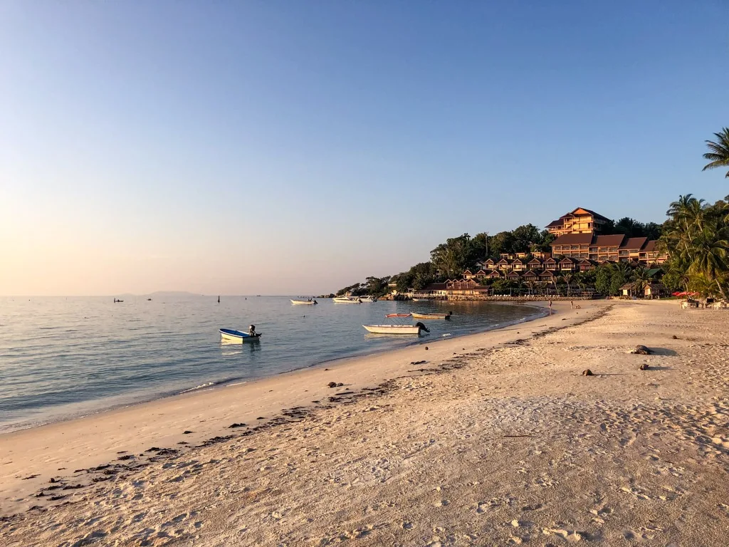 Long sandy beach - Haad Yao in Koh Phangan