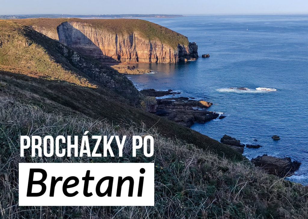 Mořské útesy a text: Procházky po Bretani