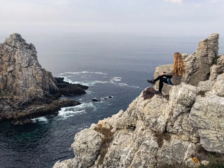 Veronika posing on the cliffs of Pointe de Pen Hir