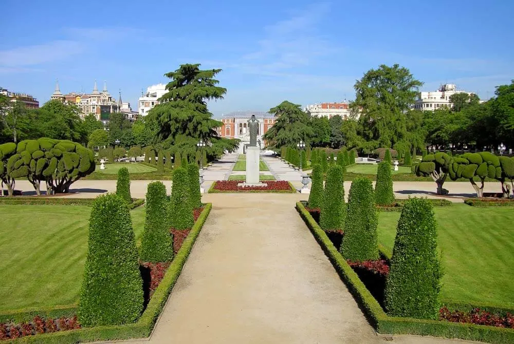 Nicely groomed park in Madrid: El Retiro