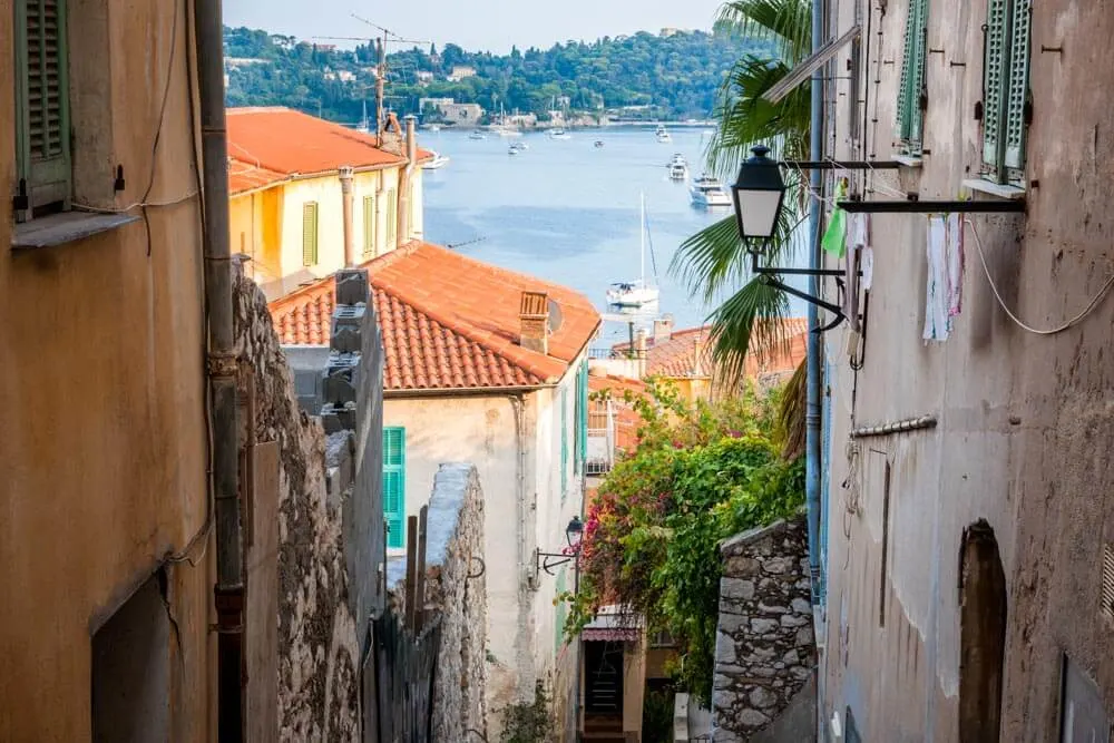 A maze of old streets opening onto the sea