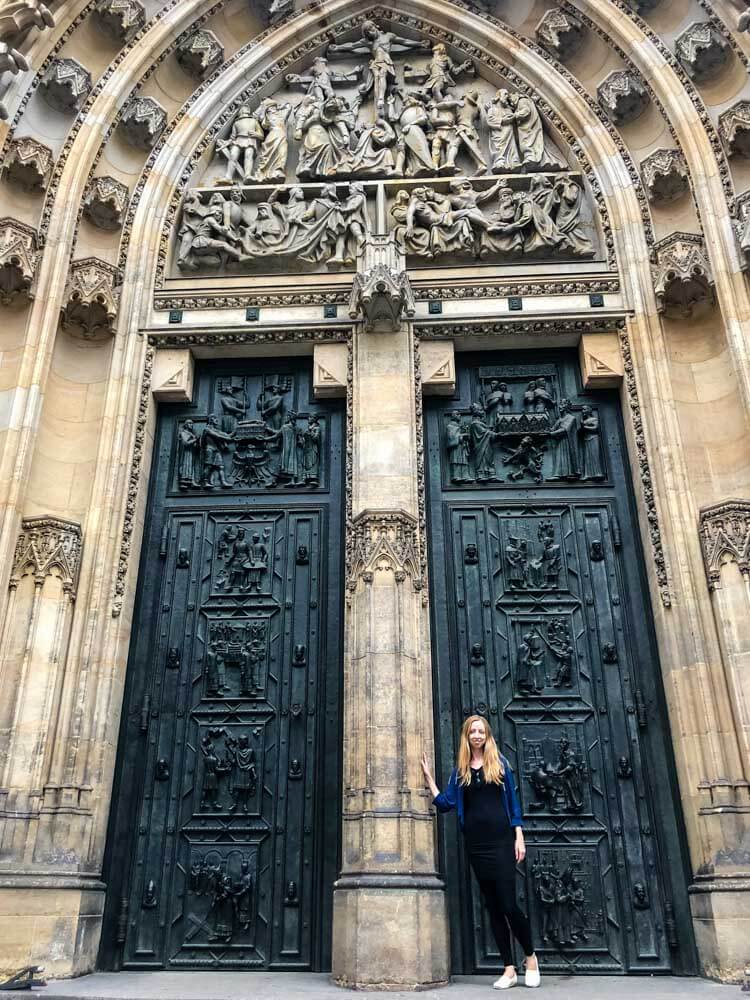 Veronika posing in front of St. Vitus Cathedral (Prague Castle)