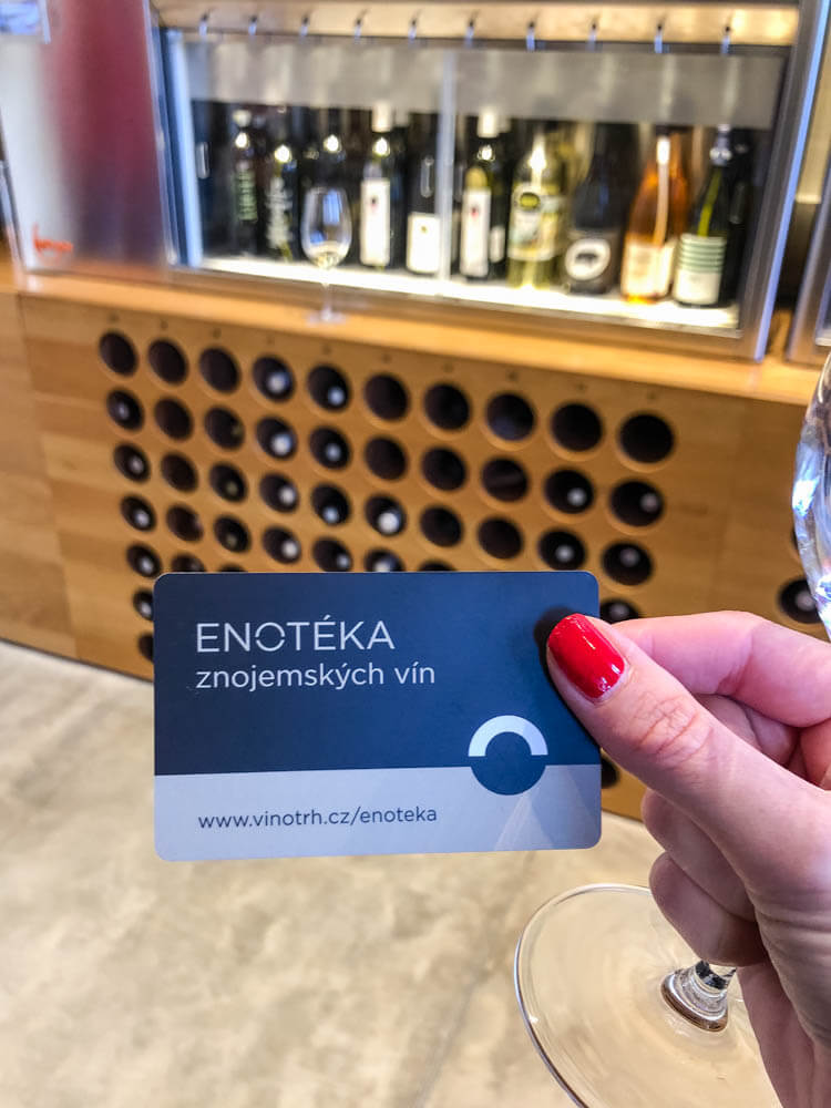 Using a card to do wine tasting in Enoteka Znojmo