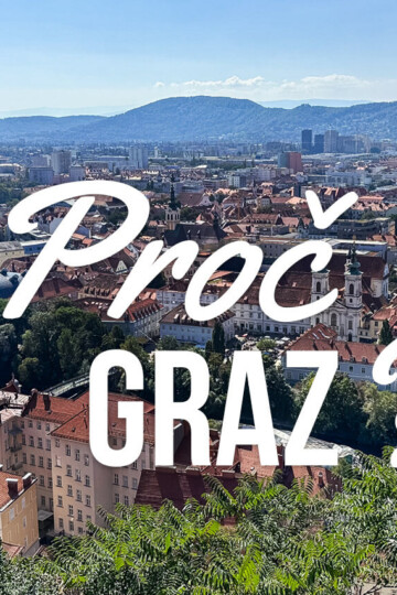 Pohled shora na město Graz v Rakousku s textem: Proč Graz?