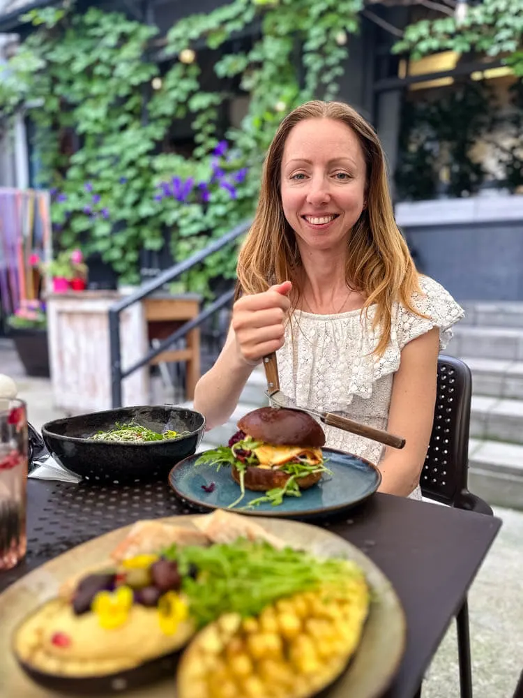 Veronika posing with food at Imber Restaurant Lodz